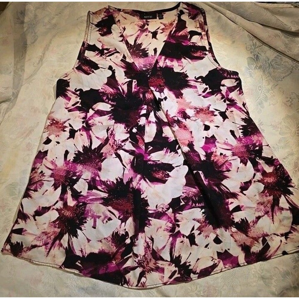 Apt. 9 Women's Petite Med Pink/White/Black/Floral Flowy V Neck Top Sleeveless